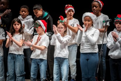 Los escolares de los distintos colegios de la capital celebran una jornada de lo más navideña.