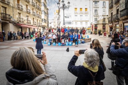 Los escolares de los distintos colegios de la capital celebran una jornada de lo más navideña.