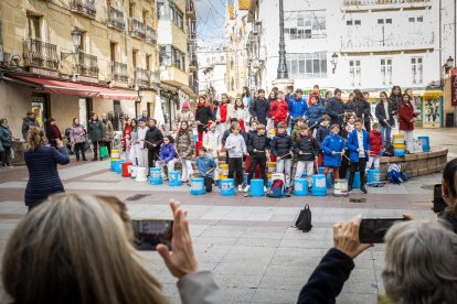 Los escolares de los distintos colegios de la capital celebran una jornada de lo más navideña.