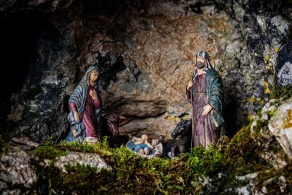 La nieve no mermó las ganas de instalar el Nacimiento
