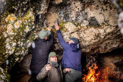 La nieve no mermó las ganas de instalar el Nacimiento