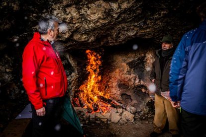 La nieve no mermó las ganas de instalar el Nacimiento