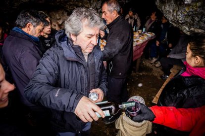 La nieve no mermó las ganas de instalar el Nacimiento