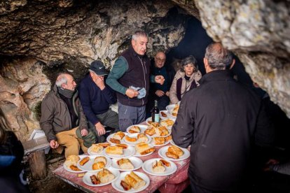 La nieve no mermó las ganas de instalar el Nacimiento