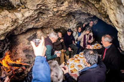 La nieve no mermó las ganas de instalar el Nacimiento