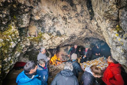 La nieve no mermó las ganas de instalar el Nacimiento