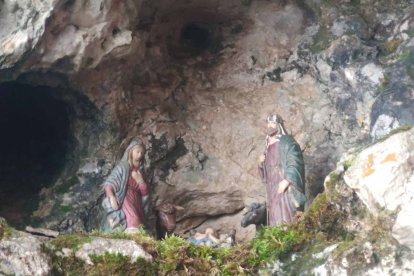 La nieve no mermó las ganas de instalar el Nacimiento