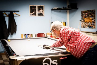 Competición y entretenimiento en la práctica de billar.