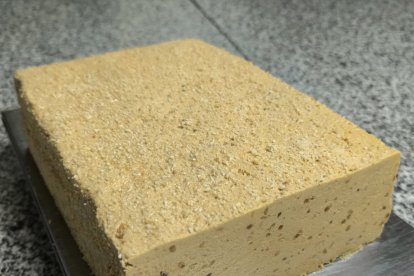 Turrón artesano de almendra molida de El Abuelo José Luis, una de las especialidades más demandadas del obrador por su textura suave y sabor equilibrado