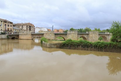 El puente medieval de San Esteban de Gormaz, con dieciséis ojos sobre el Duero, fue durante la Edad Media uno de los principales pasos para cruzar el río en esta zona.
