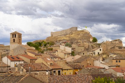 Casco urbano de San Esteban de Gormaz con el castillo medieval dominando la villa