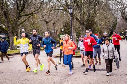 Los corredores irán relevándose para aguantar las 24 horas