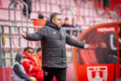 Tercera derrota consecutiva de los rojillos