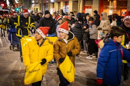 Una preciosa y colorida marcha acompañó a los Reyes Magos.