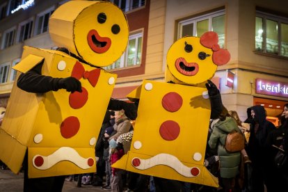 Una preciosa y colorida marcha acompañó a los Reyes Magos.