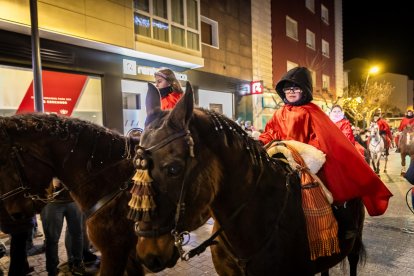 Una preciosa y colorida marcha acompañó a los Reyes Magos.