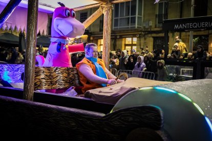 Una preciosa y colorida marcha acompañó a los Reyes Magos.