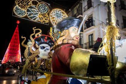 Una preciosa y colorida marcha acompañó a los Reyes Magos.