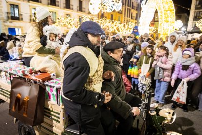 Una preciosa y colorida marcha acompañó a los Reyes Magos.