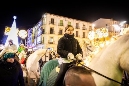Una preciosa y colorida marcha acompañó a los Reyes Magos.