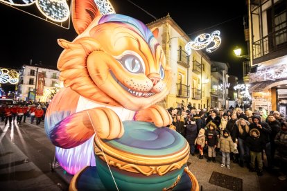 Una preciosa y colorida marcha acompañó a los Reyes Magos.