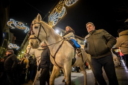 Una preciosa y colorida marcha acompañó a los Reyes Magos.
