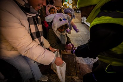 Una preciosa y colorida marcha acompañó a los Reyes Magos.