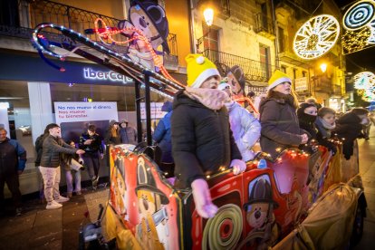 Una preciosa y colorida marcha acompañó a los Reyes Magos.