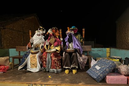 Una preciosa y colorida marcha acompañó a los Reyes Magos.