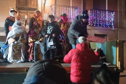 Una preciosa y colorida marcha acompañó a los Reyes Magos.