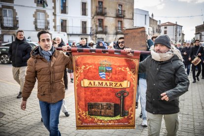 El Arca viaja de Almarza a San Andrés, manteniendo vivas las raíces de una tradición única.