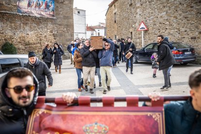 El Arca viaja de Almarza a San Andrés, manteniendo vivas las raíces de una tradición única.