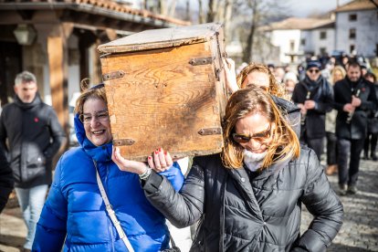 El Arca viaja de Almarza a San Andrés, manteniendo vivas las raíces de una tradición única.