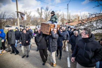 El Arca viaja de Almarza a San Andrés, manteniendo vivas las raíces de una tradición única.