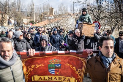 El Arca viaja de Almarza a San Andrés, manteniendo vivas las raíces de una tradición única.