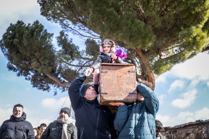 El Arca viaja de Almarza a San Andrés, manteniendo vivas las raíces de una tradición única.