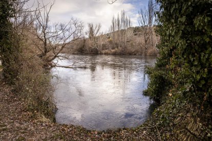 El frío invernal congeló ríos y fuentes
