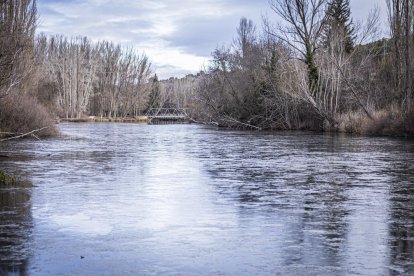El frío invernal congeló ríos y fuentes