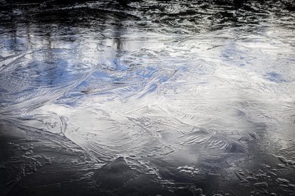 El frío invernal congeló ríos y fuentes