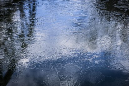 El frío invernal congeló ríos y fuentes