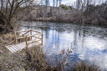 El frío invernal congeló ríos y fuentes