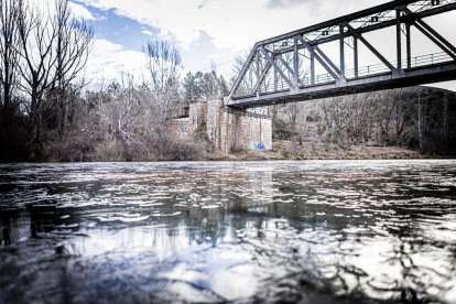 El frío invernal congeló ríos y fuentes