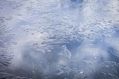 El frío invernal congeló ríos y fuentes