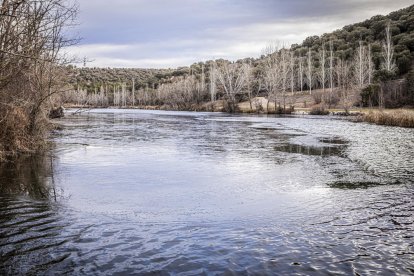 El frío invernal congeló ríos y fuentes