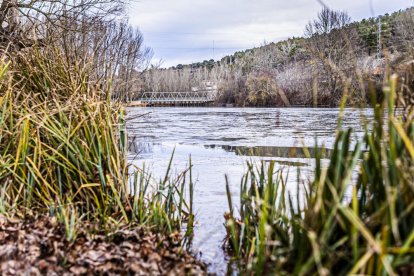 El frío invernal congeló ríos y fuentes