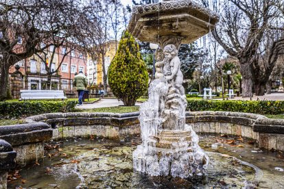 El frío invernal congeló ríos y fuentes