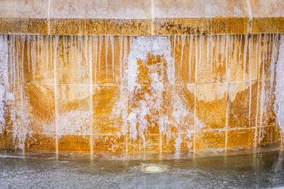 El frío invernal congeló ríos y fuentes