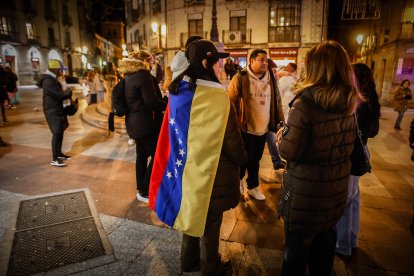 La comunidad venezolana se concentra para festejar el fin del régimen de Nicolás Maduro.