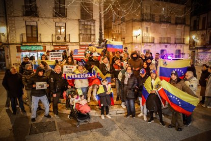 La comunidad venezolana se concentra para festejar el fin del régimen de Nicolás Maduro.