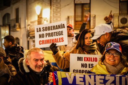 La comunidad venezolana se concentra para festejar el fin del régimen de Nicolás Maduro.